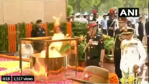 कारगिल विजय दिवस :सेना के प्रमुख जनरल बिपिन रावत कारगिल शहीद हुए जवानो को दी श्रद्धांजलि