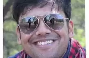इंडियन इन्फॉर्मेशन सर्विस के अफसर दीपल सक्सैना की इटावा मे आगरा-लखनऊ एक्सप्रेस-वे पर कार पलटने से मौत