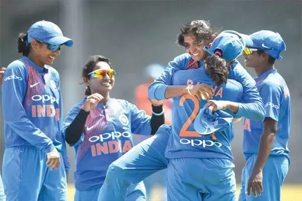 भारतीय महिला टीम ने इंग्लैंड को 8विकेट हराकर बनी चैंपियन