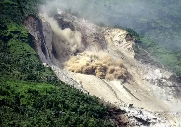 Nepal Landslide चार चीनी नागरिकों को सुरक्षित ढूंढ़ निकाला गया