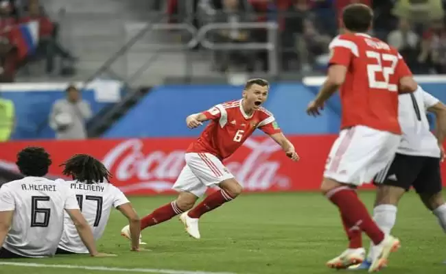 रूस ने मिस्र को हराकर विश्व कप अंतिम 16 में प्रवेश की ओर रखा कदम