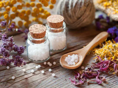 बचाव के लिए सर्दियों में इन जरूरी Homeopathic Medicine को रखें घर में