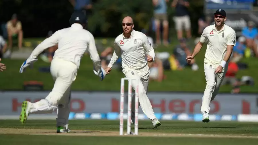 SLvsENG Jack Leach ने Sri Lanka के 3 बल्लेबाजो को किया आउट