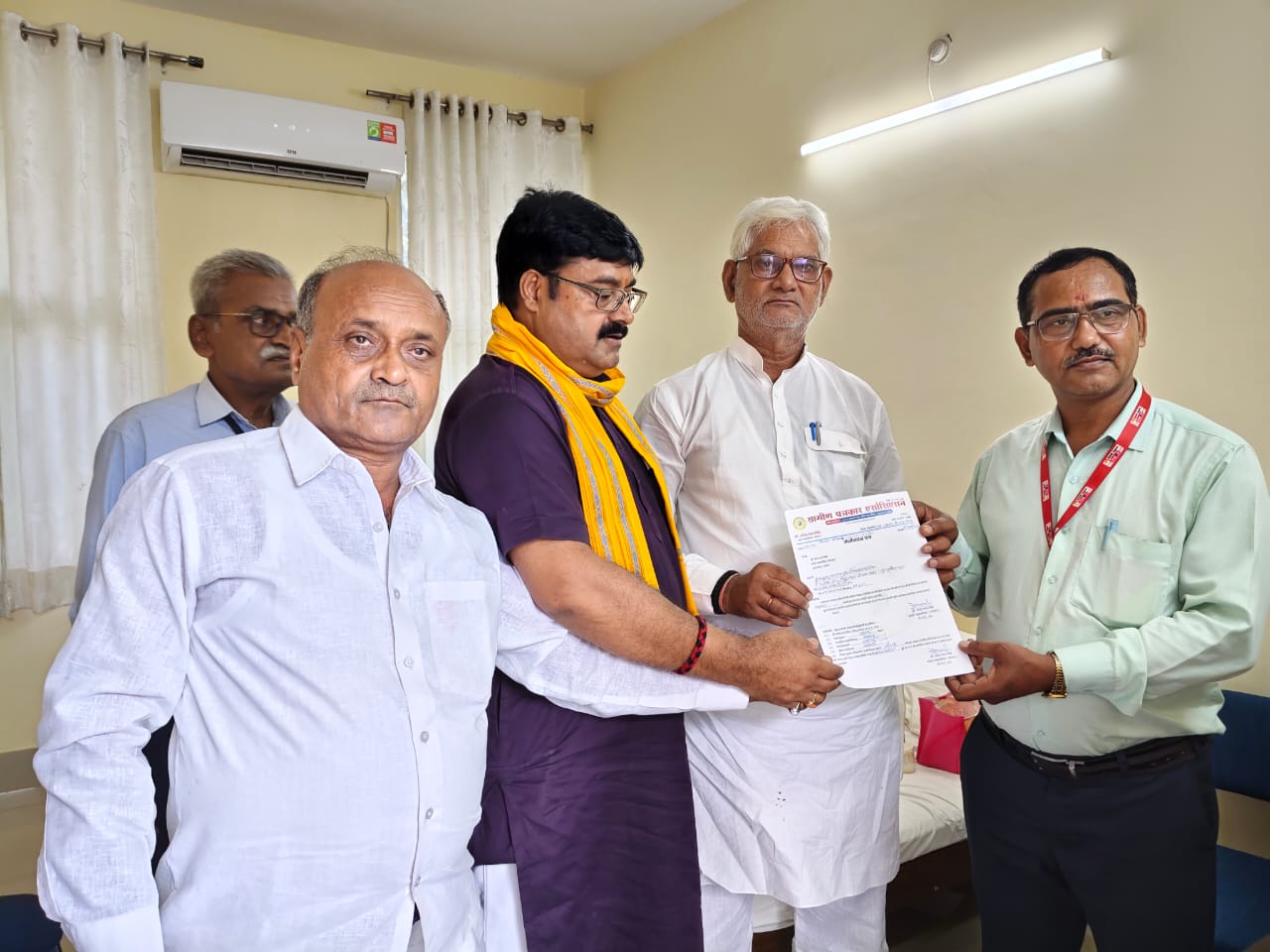 ग्रामीण पत्रकार एसोसिएशन के प्रदेश अध्यक्ष ने लखनऊ जिला अध्यक्ष आर.एल. पाण्डेय को सौंपा मनोनयन पत्र