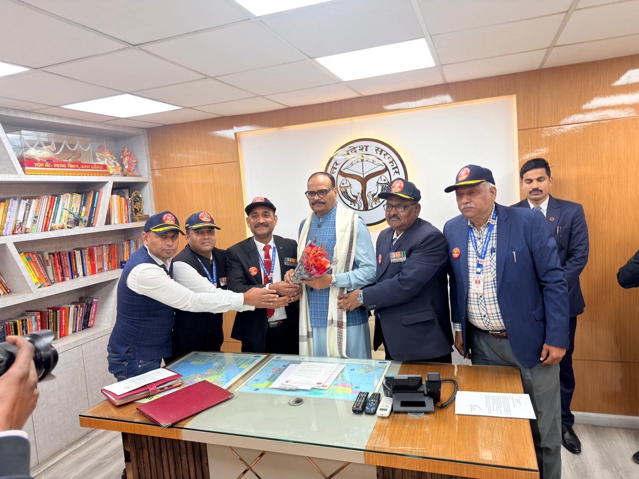 Uttar Pradesh Ex-Servicemen Joint Organization paid a courtesy call on Deputy Chief Minister Brajesh Pathak