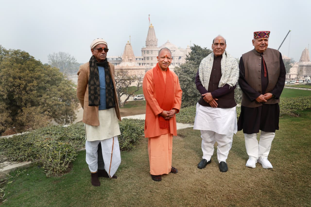 CM Yogi Adityanath and Defence Minister Rajnath Singh Offer Prayers in Ayodhya