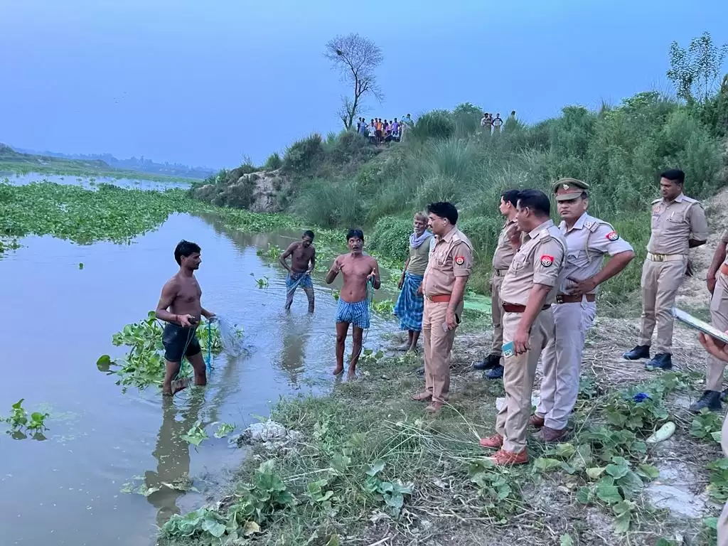 नदी में डूब वट