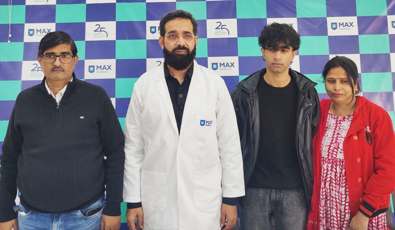 बेटे ने इंग्लैंड से आकर पिता को दिया नया जीवन