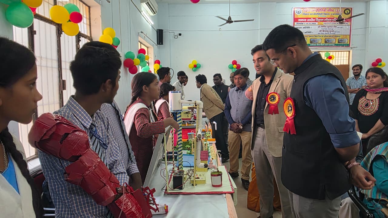 Students' creative talent shines at Knowledge Exhibition, DM appreciates innovation