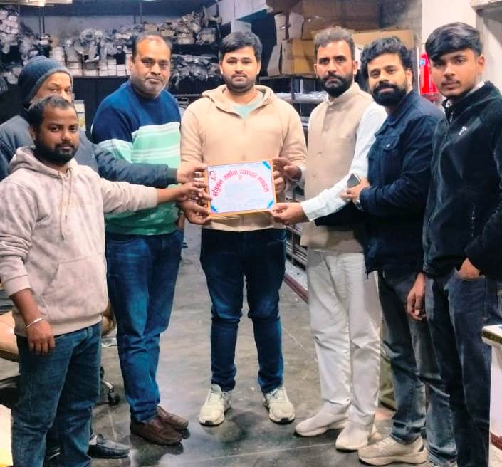 व्यापारी एकता को मिली नई ताकत: कामता-अयोध्या रोड के सैकड़ों व्यापारियों ने थामा संयुक्त उद्योग व्यापार मंडल का दामन