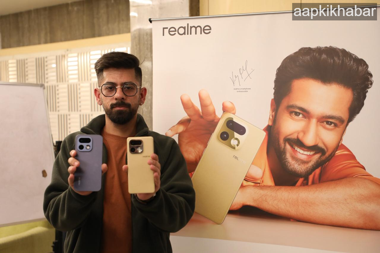 रियलमी 16 प्रो+ में  3.5x पेरिस्कोप टेलीफोटो लेंस  स्नैपड्रैगन 7 जेन 4 प्रोसेसर  7000mAh की पावरफुल टाइटन बैटरी  वहीं रियलमी 16 प्रो में  मीडियाटेक डायमेंसिटी 7300-मैक्स 5G चिपसेट  7000mAh की दमदार बैटरी  दोनों डिवाइस प्रीमियम अर्बन वाइल्ड डिज़ाइन में पेश किए गए हैं।  कंपनी के अनुसार, यह सीरीज़ खासतौर पर युवाओं की फोटोग्राफी, परफॉर्मेंस और लॉन्ग बैटरी लाइफ की जरूरतों को ध्यान में रखते हुए डिजाइन की गई है।  कीमत की बात करें तो  रियलमी 16 प्रो+ की शुरुआती कीमत ₹35,999  रियलमी 16 प्रो की शुरुआती कीमत ₹28,999 रखी गई है।  इसके साथ ही रियलमी ने अपने नए बड्स एयर 8 और रियलमी पैड 3 को भी भारतीय बाजार में लॉन्च किया है।