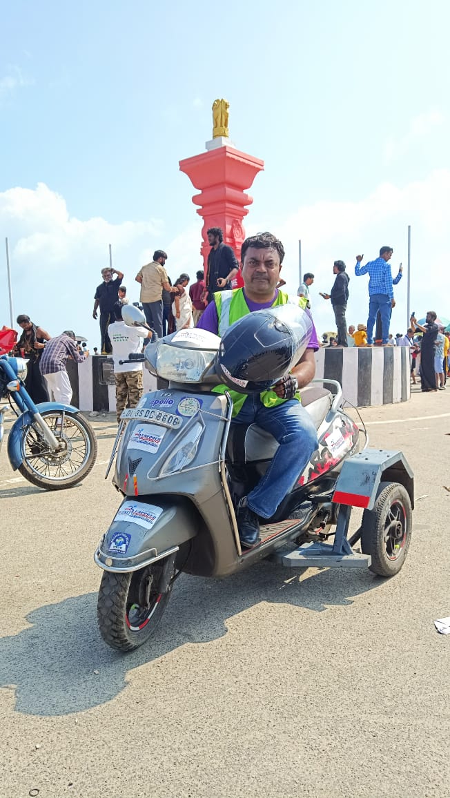 India's first international awareness rider Aamir Siddiqui is a role model for the disabled.