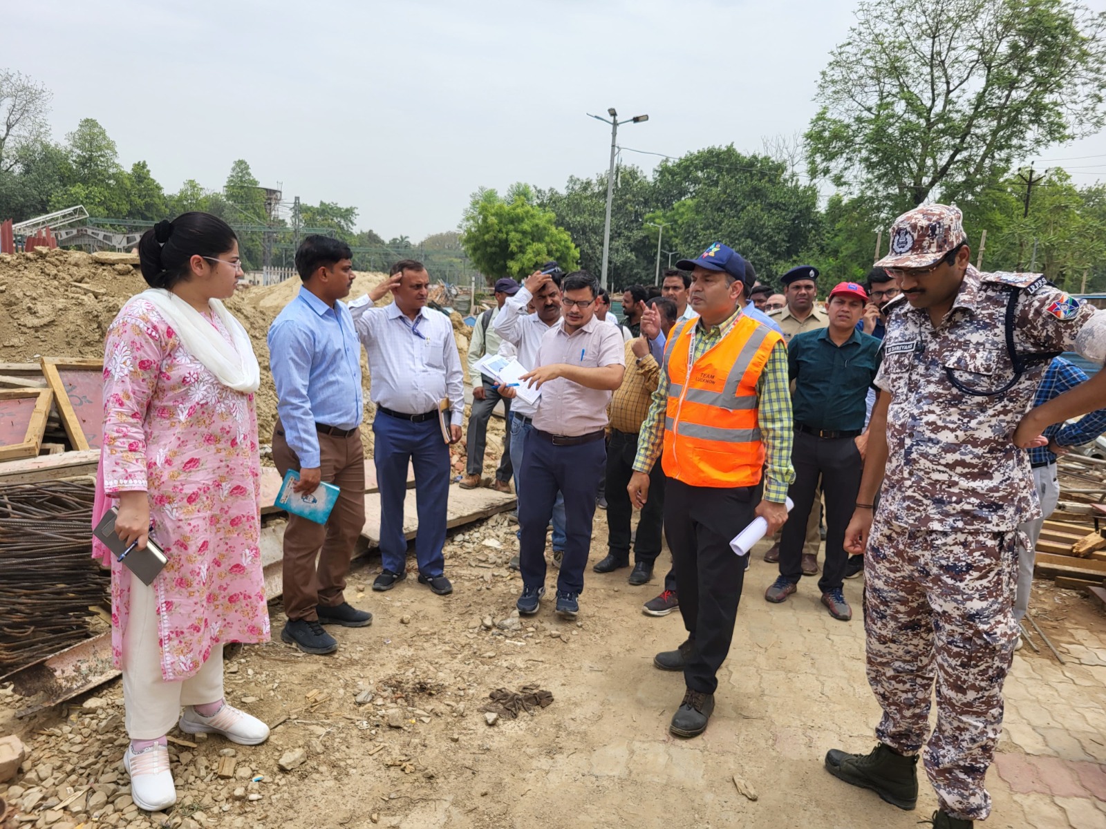 Divisional Railway Manager inspected Lucknow-Prayagraj Sangam railway section Examined passenger management policies and advance preparations for the upcoming Kumbh Mela and reviewed the progress work