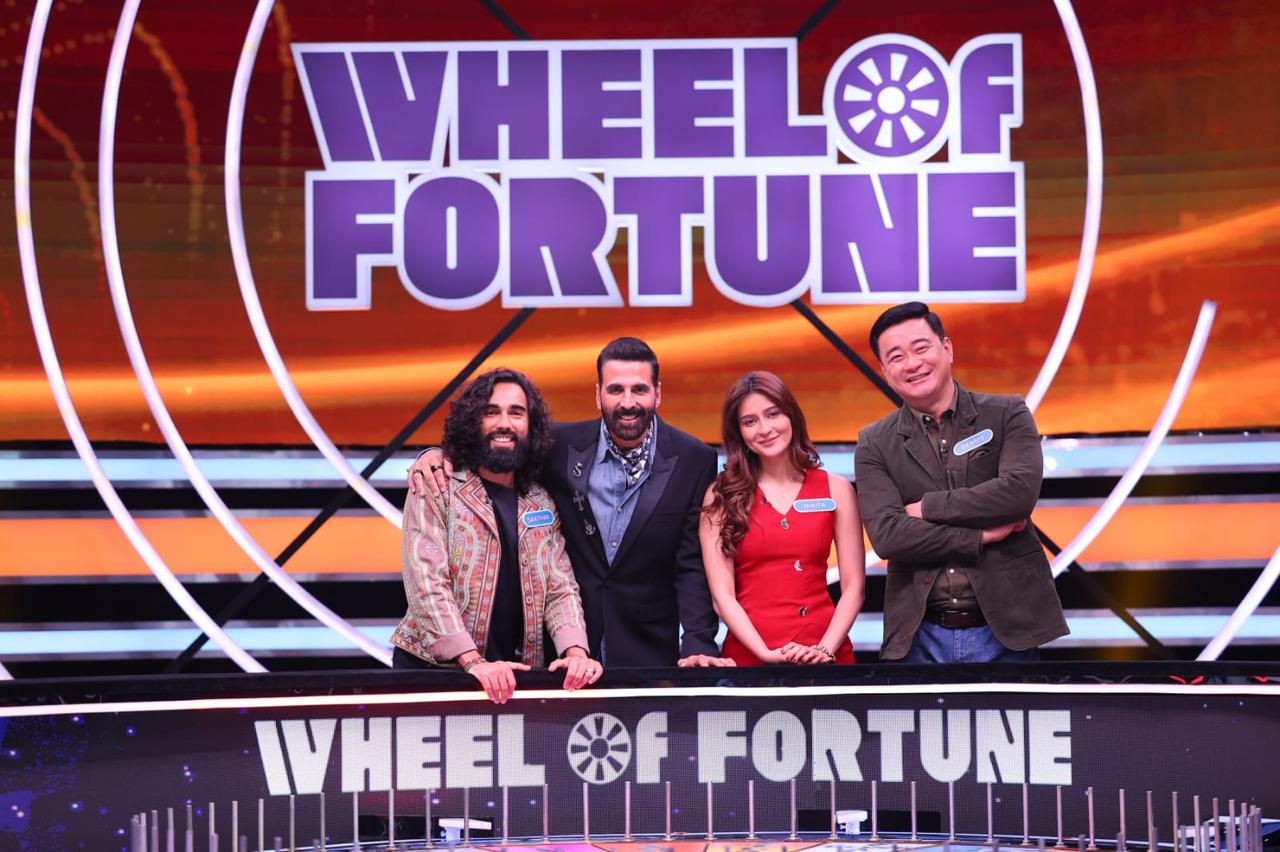 Wheel of Fortune: जब अक्षय कुमार के परफ्यूम को कंटेस्टेंट ने बताया &lsquo;प्यार&rsquo;, खिलाड़ी कुमार का मजेदार जवाब सुनकर लोटपोट हुए लोग