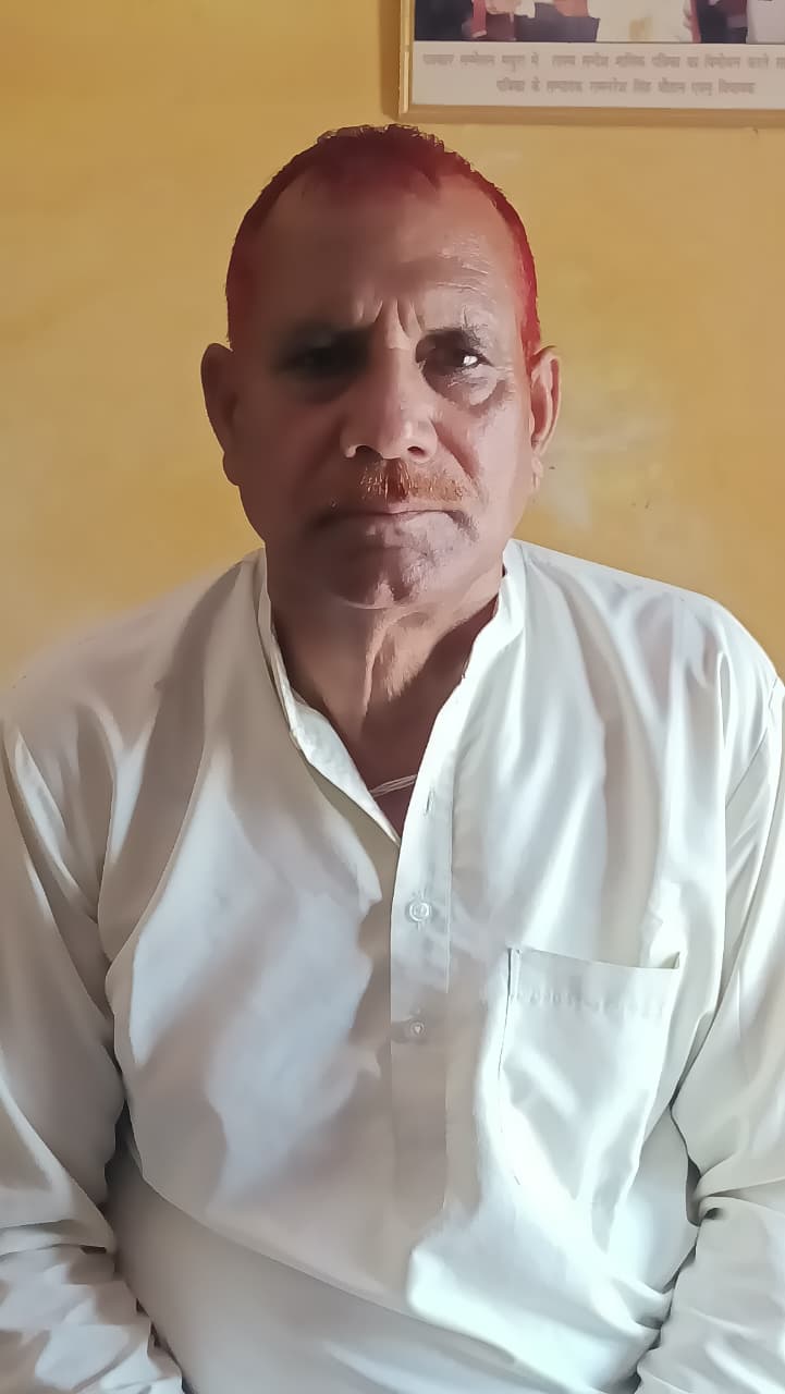 Kasganj News: कासगंज में 'बारूद के ढेर' पर ग्राम धनाकर; माता मंदिर की जमीन पर दबंगों का अवैध कब्जा, रोष में ग्रामीण, CM से मिलेंगे रिटायर्ड SI