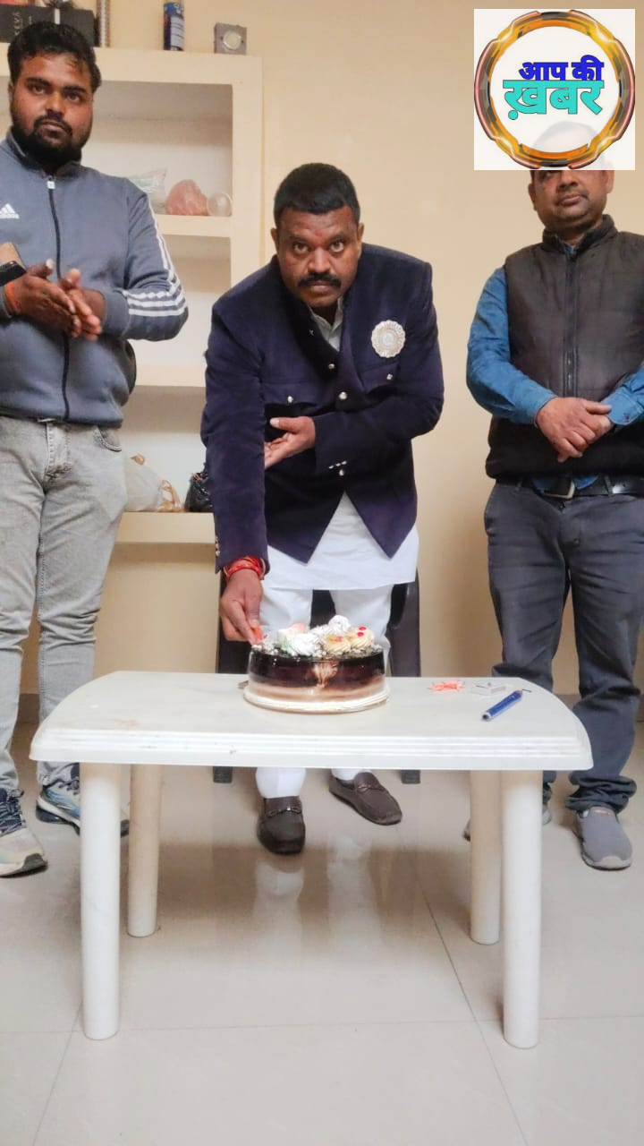 सुरेन्द्र कुमार के नेतृत्व में सांसद तनुज पुनिया का जन्मदिवस धूमधाम से मनाया गया