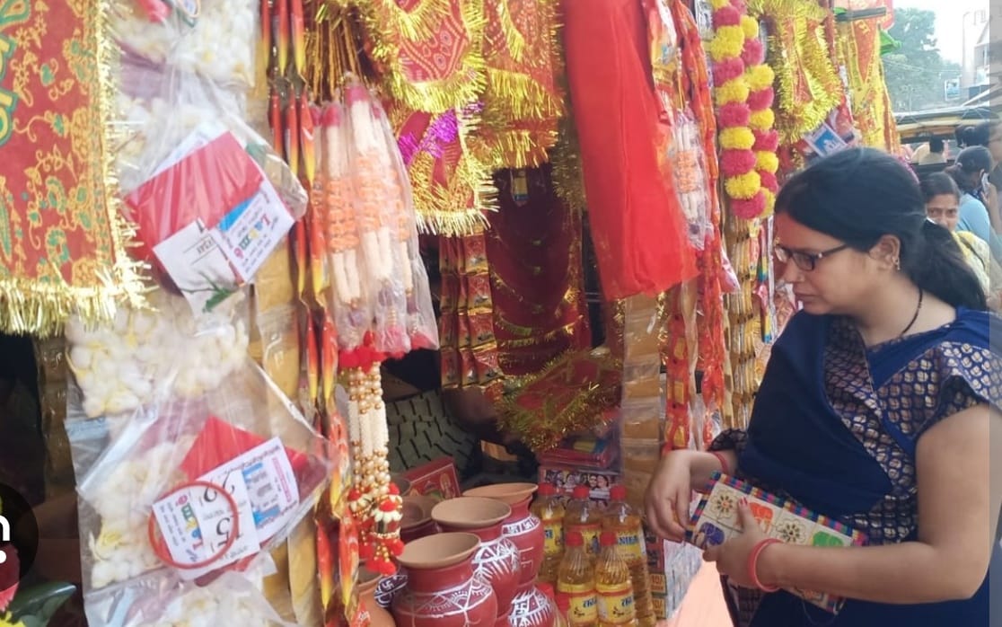 A wave of devotion surges through Pihani ahead of Navratri, with the festive bustle in the markets reaching its peak.
