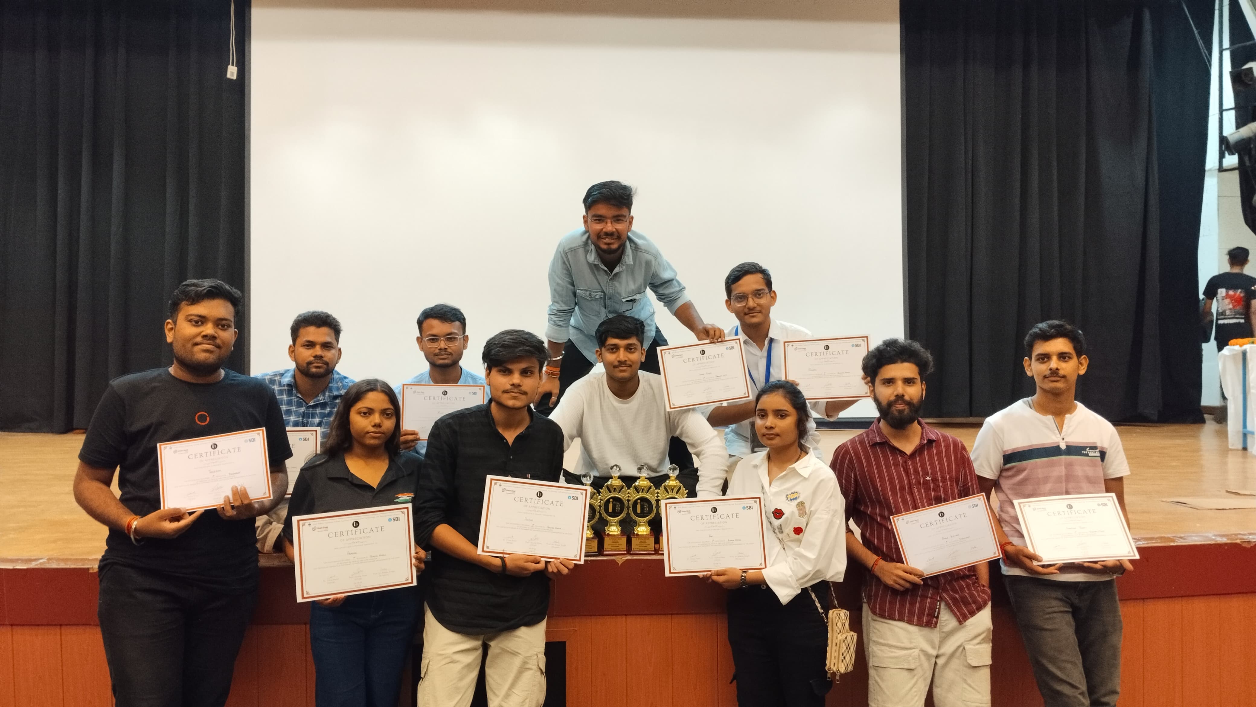 Prof. (Dr.) Bhavesh Kumar Chauhan wished the students all the best and congratulated them on their excellent performance, success and achievement.