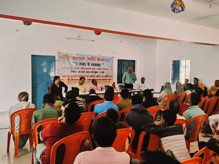 गोमतीनगर के विशालखण्ड में लोकभारती के कचरा निस्तारण पात्र एवं स्वच्छता अभियान को लेकर एक महत्वपूर्ण बैठक का आयोजन किया गया।