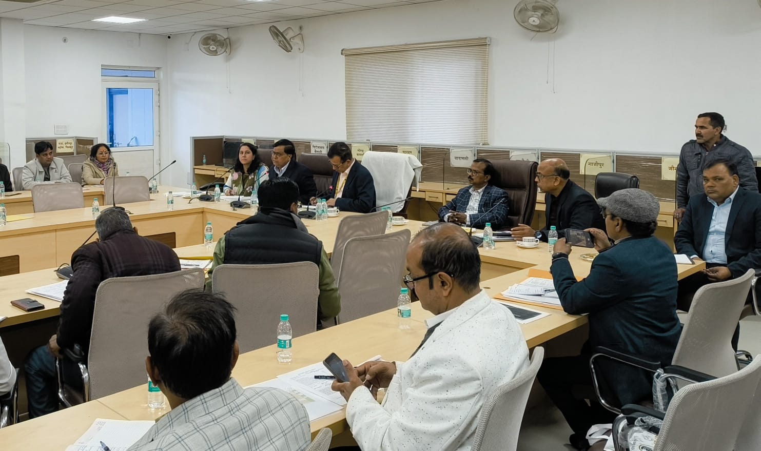 माध्यमिक शिक्षा निदेशालय  18 पार्क रोड लखनऊ के सभागार में ये बैठक सम्पन्न हुई