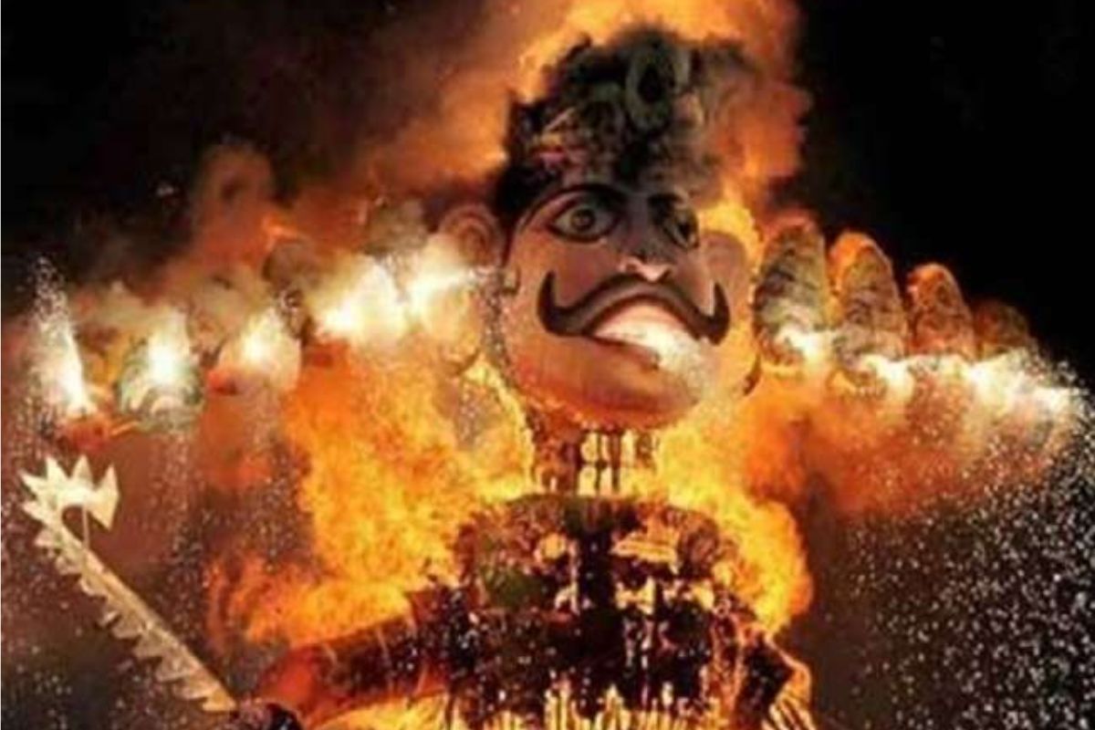 दशहरे पर दिमाग के 10 रावणों का दहन करें, पाएं बेहतर मेंटल हेल्थ