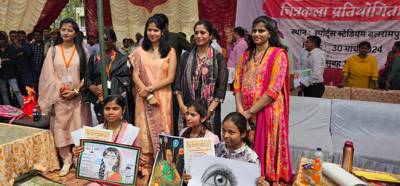 A large number of students and youth participated with full enthusiasm in the painting competition.