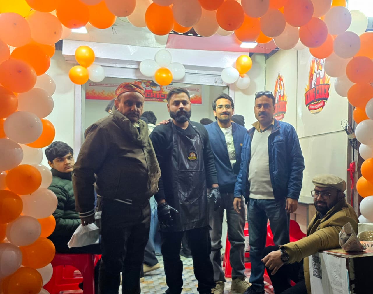 Chef Sahil's establishment 'King Chick' grandly inaugurated. Hardoi gets a new destination for premium non-vegetarian fast food.