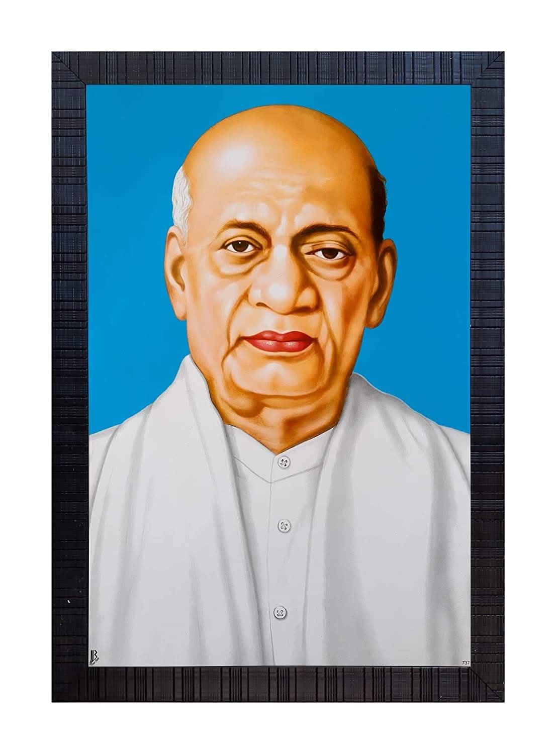 जीवन परिचय और प्रारंभिक जीवन जन्म: सरदार पटेल का जन्म 31 अक्टूबर 1875 को गुजरात के नाडियाड नामक स्थान पर हुआ था।  पृष्ठभूमि: उनके पिता झवेरभाई पटेल एक साधारण किसान थे और माता लाडबाई धार्मिक विचारों की महिला थीं।  शिक्षा और गुण: बचपन से ही सरदार पटेल में अनुशासन, आत्मविश्वास और दृढ़ निश्चय की भावना थी। उन्होंने इंग्लैंड से वकालत की पढ़ाई पूरी की और भारत लौटने के बाद एक सफल वकील बने।  देशभक्ति: देशभक्ति की भावना ने उन्हें महात्मा गांधी के नेतृत्व में चल रहे स्वतंत्रता आंदोलन से जोड़ दिया।  स्वतंत्रता आंदोलन में महत्वपूर्ण योगदान सरदार पटेल ने किसानों के अधिकारों के लिए दो महत्वपूर्ण आंदोलनों का नेतृत्व किया:  खेड़ा सत्याग्रह  बारदोली सत्याग्रह  बारदोली आंदोलन की सफलता के बाद, उन्हें वहाँ की महिलाओं द्वारा "सरदार" की उपाधि दी गई। वे कांग्रेस के प्रमुख नेता बने और स्वतंत्रता संग्राम में गांधीजी के साथ कंधे से कंधा मिलाकर चले।  आज़ाद भारत का निर्माण और एकता का प्रतीक स्वतंत्रता प्राप्ति के बाद, भारत के सामने सबसे बड़ी चुनौती लगभग 562 रियासतों को भारत संघ में शामिल करने की थी।  विलय का कार्य: सरदार पटेल ने अपनी कुशल नीति, अटूट दृढ़ता और कूटनीति से इन सभी रियासतों का सफलतापूर्वक भारत संघ में विलय कराया।  उपाधियाँ: उनका यह कार्य असंभव प्रतीत हो रहा था, लेकिन उनके साहस और दूरदर्शिता ने इसे संभव बनाया। इसी कारण उन्हें "भारत का बिस्मार्क" भी कहा जाता है।  सरदार पटेल का पूरा जीवन अनुशासन, दृढ़ संकल्प और देश की एकता के लिए समर्पित रहा। उन्होंने हमेशा देशहित को सर्वोपरि माना।  उनकी स्मृति में गुजरात के केवड़िया में विश्व की सबसे ऊँची प्रतिमा "स्टैच्यू ऑफ यूनिटी" स्थापित की गई है, जो भारत की एकता और अखंडता का प्रतीक है। सरदार वल्लभभाई पटेल का जीवन हमें यह सिखाता है कि एकता में ही शक्ति है, और वे सच्चे अर्थों में भारत की एकता, अखंडता और समरसता के प्रतीक हैं।