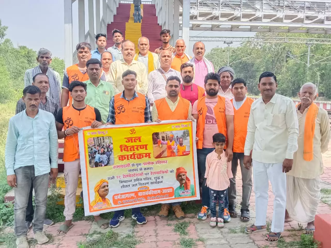 Rail yatriyon ke liye pani 