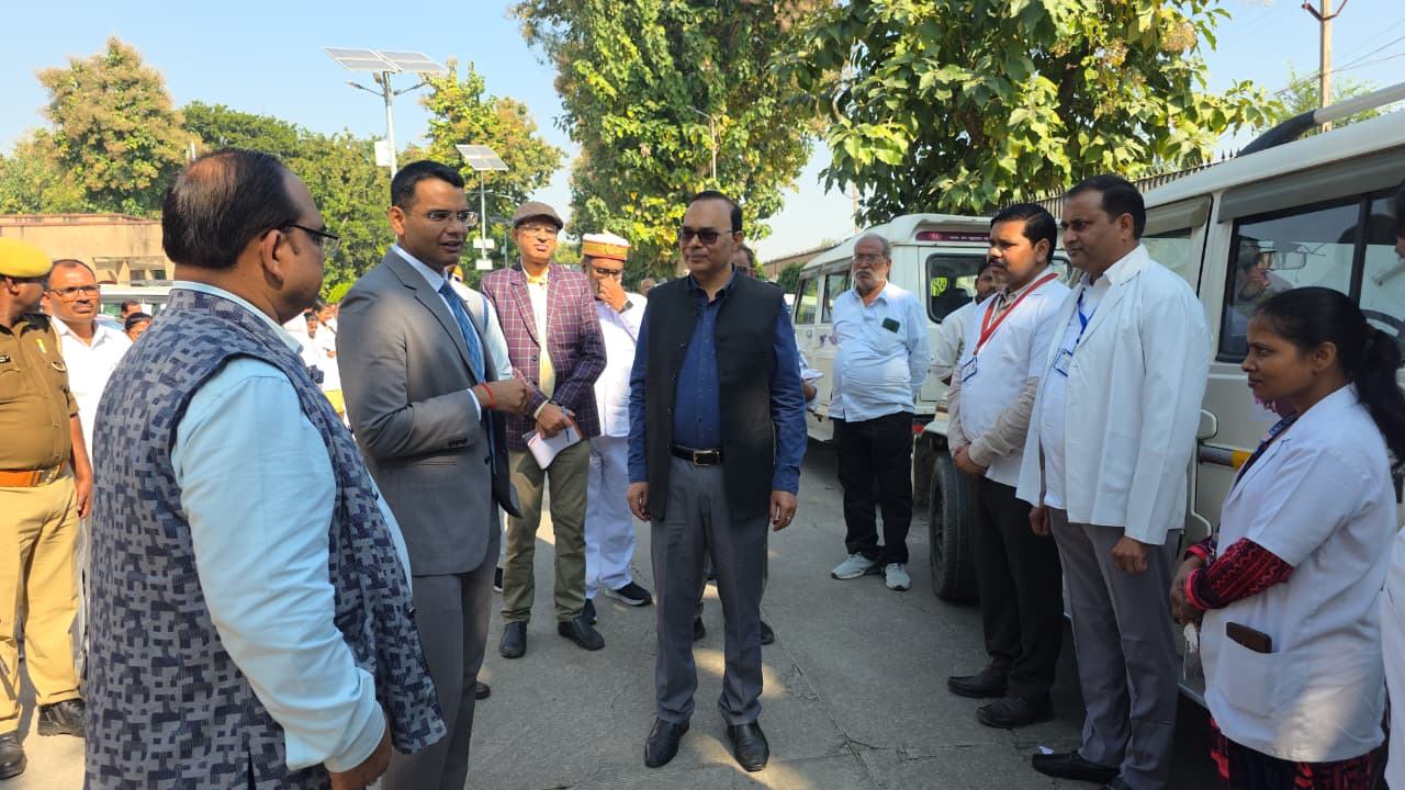 डीएम ने विद्यालयों और आंगनबाड़ी केंद्रों पर बच्चों के स्वास्थ्य परीक्षण को और मजबूत करने के दिए निर्देश