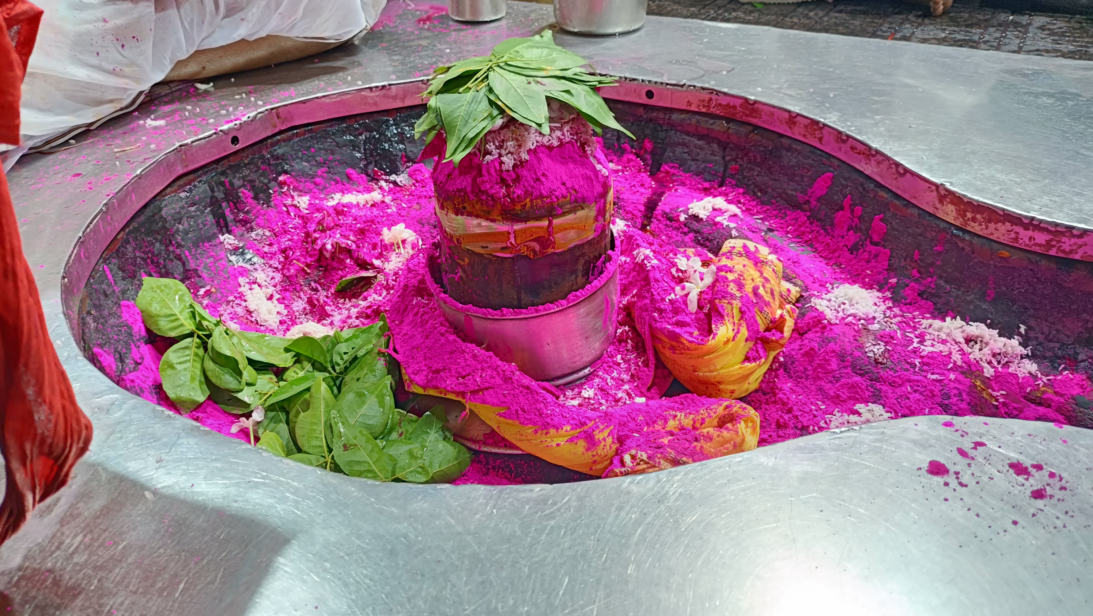 Baba Vasukinath hears the criminal cases of his devotees