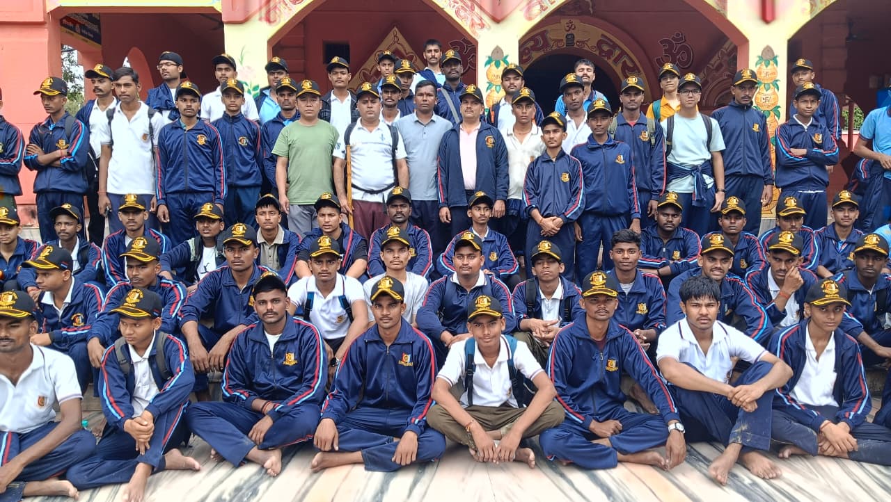 एनसीसी ट्रैकिंग कैंप: कैडेट्स ने किए भगवान विभूतिनाथ के दर्शन, सोहेलवा जंगल का भ्रमण