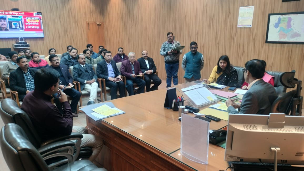 Grand programs will be held in the district from 23 January to 26 January:- Mangala Prasad Singh Officers should make preparations for tableaux etc. related to their department in advance:- District Magistrate