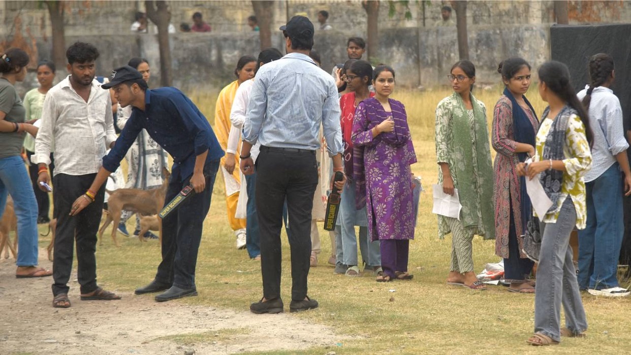 UPTET 2026 Day 2: एआई (AI) कैमरों की सख्त निगरानी में संपन्न हुई दूसरे दिन की परीक्षा, पकड़े गए 11 फर्जी अभ्यर्थी