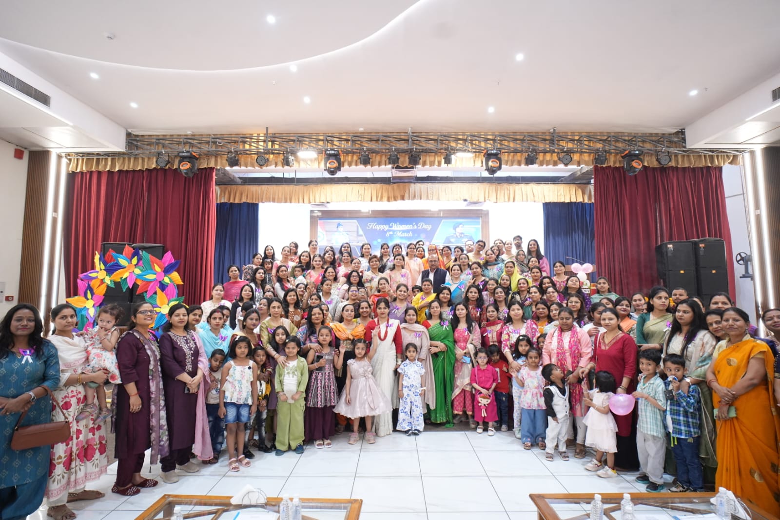 SKD ग्रुप में 'विश्व महिला दिवस' की धूम: निदेशक मनीष सिंह ने नारी शक्ति के संकल्प को किया नमन; विद्यार्थियों ने ली सम्मान की शपथ