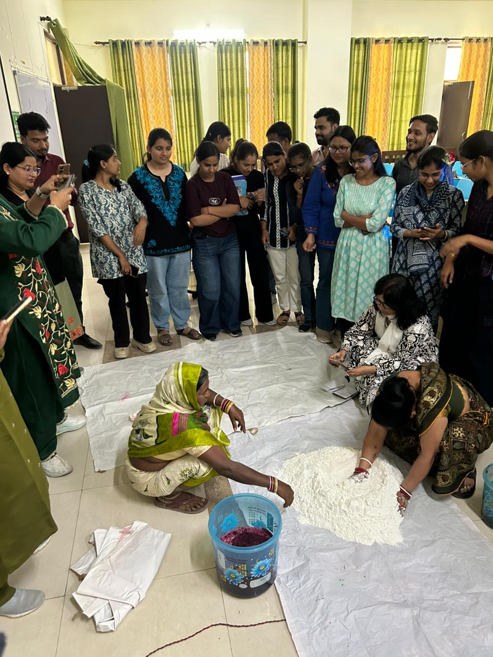 सांझी रेखा स्वयं सहायता समूह व लखनऊ विश्वविद्यालय का संयुक्त प्रयास