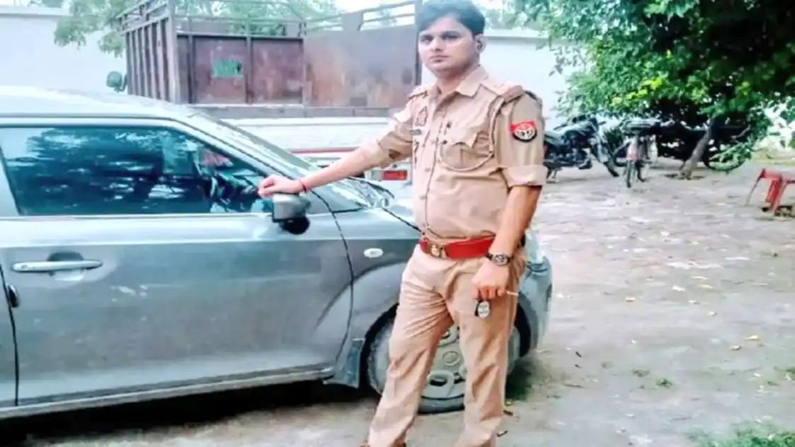 Marriage was not happening, so he bought khaki&hellip; He walked around as a police inspector for 5 years with pride.