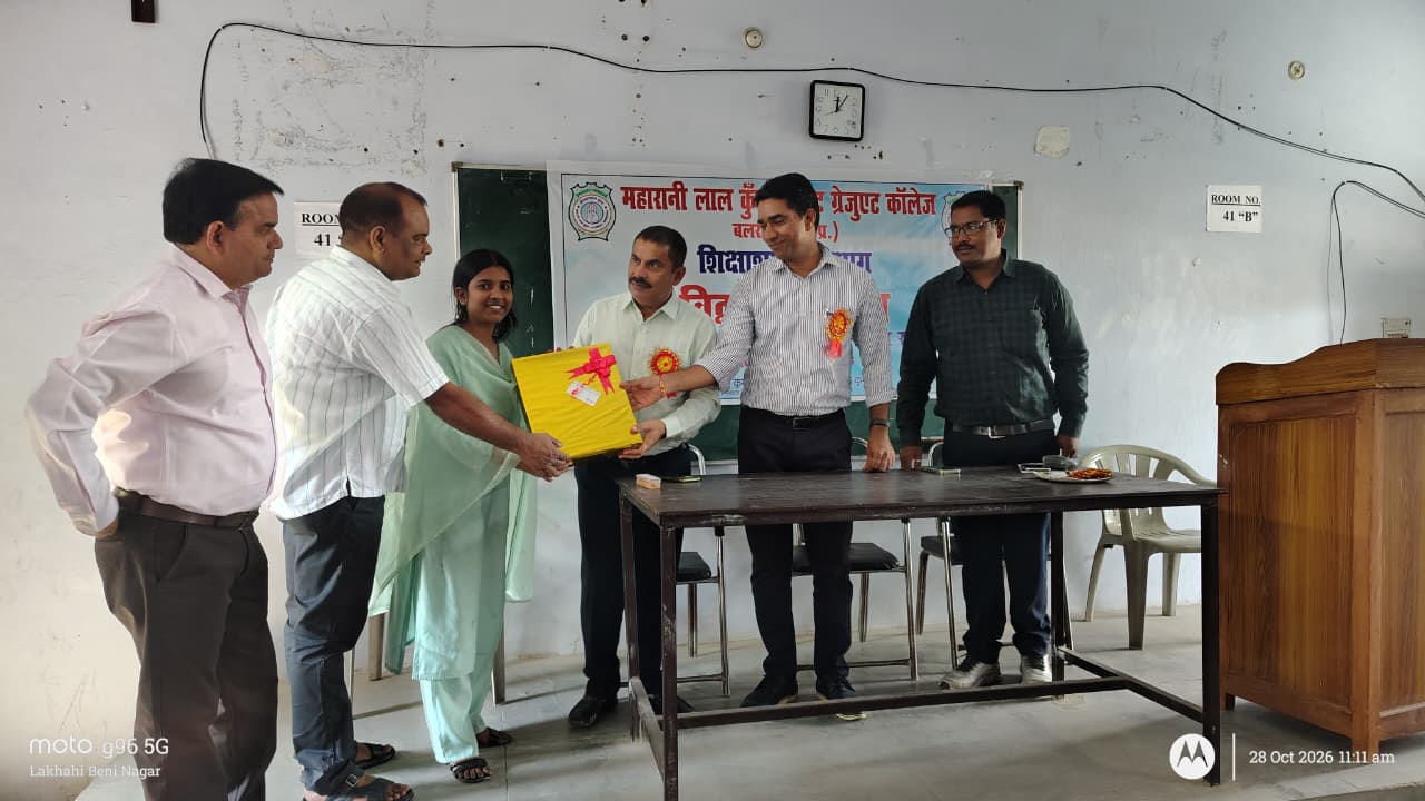 एमएलके पीजी कॉलेज में यूजीसी नेट क्वालीफाई करने पर मधु उपाध्याय सम्मानित