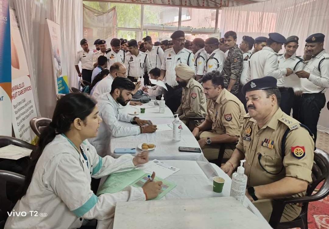 अपोलोमेडिक्स और लखनऊ ट्रैफिक पुलिस ने आयोजित किया निःशुल्क स्वास्थ्य जांच शिविर