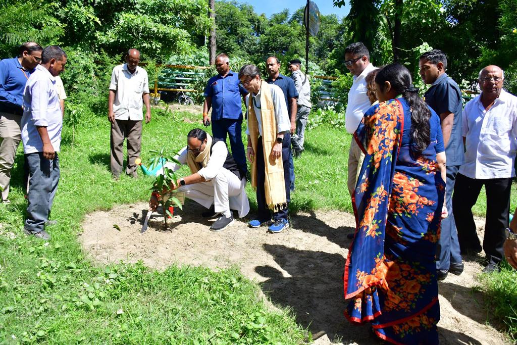 ब्रजेश पाठक।स्वच्छता अभियान 
