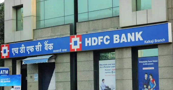 देवरिया: बैंक कर्मचारी की सूझबूझ ने टाला बड़ा अनर्थ, बुजुर्ग के ₹20 लाख 'डिजिटल अरेस्ट' होने से बचाए