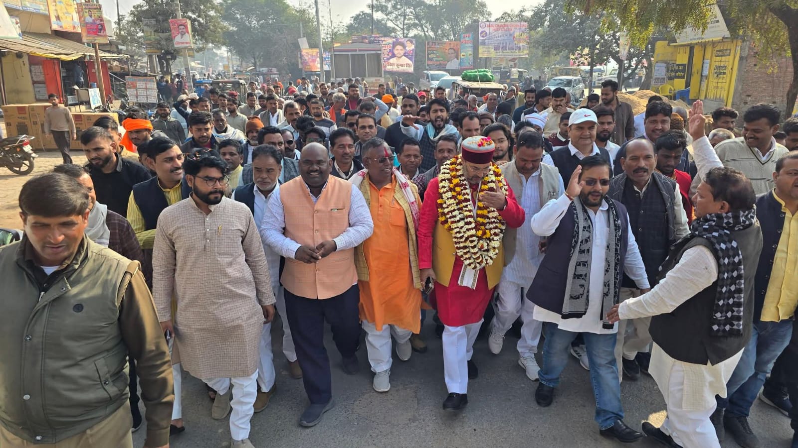 पदयात्रा के दौरान पूर्व मंत्री उपेन्द्र तिवारी ने गिनाईं सरकार की जनकल्याणकारी योजनाएँ