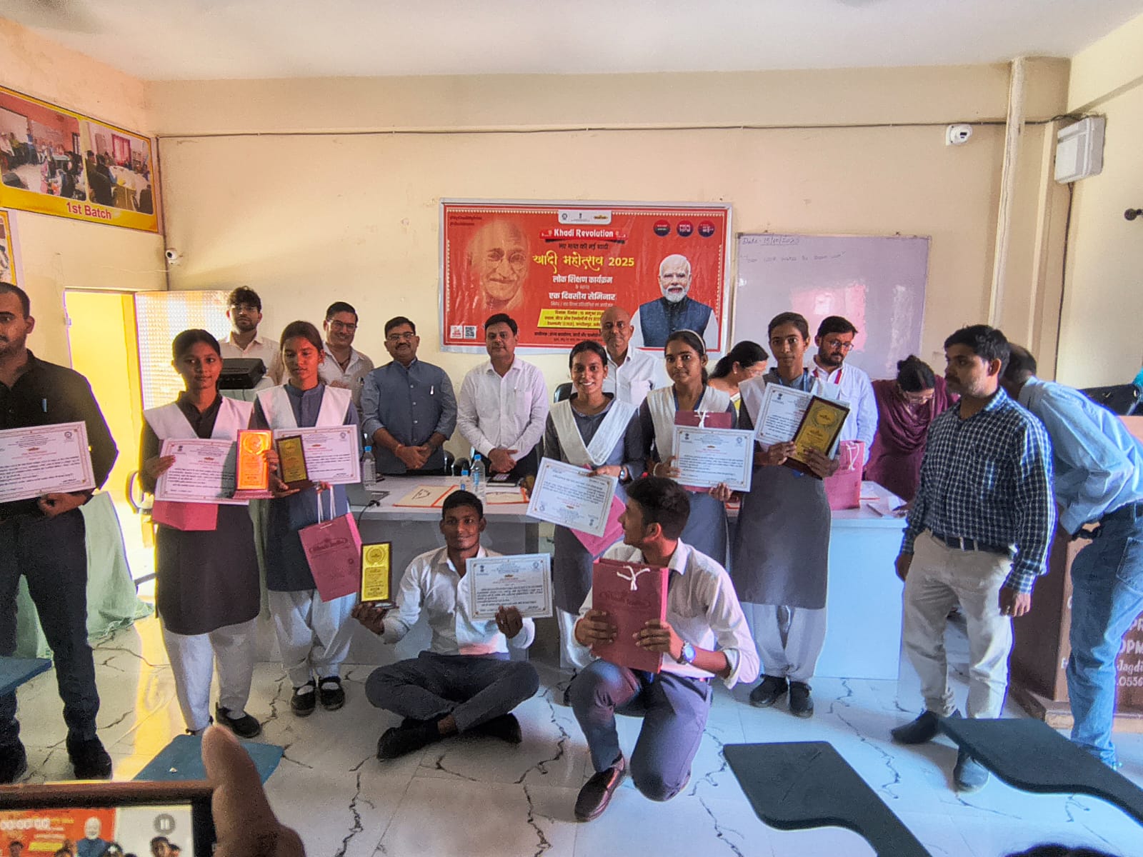 Successful seminar of Khadi and Village Industries Commission in Amethi on the occasion of Khadi Mahotsav