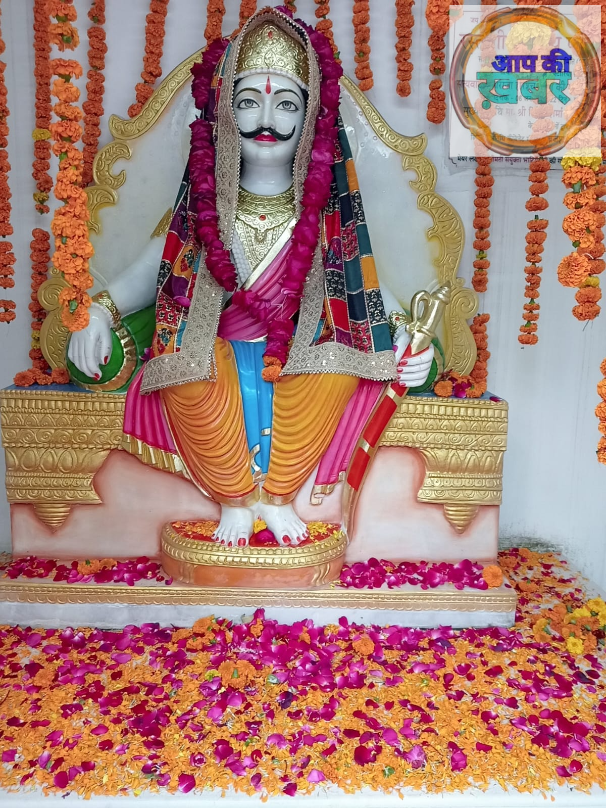 जयंती के अवसर पर शाम को मुख्य आयोजन महानगर स्थित कल्याण मंडप में मेला उत्सव के रूप में संपन्न हुआ। कार्यक्रम में गरबा, गीत-संगीत सहित सांस्कृतिक प्रस्तुतियों ने सभी का मन मोह लिया, जिसमें बच्चों और महिलाओं ने बढ़-चढ़कर भाग लिया।  इस अवसर पर समाज के मेधावी छात्र-छात्राओं को छात्रवृत्ति प्रदान कर सम्मानित किया गया। समाज के अध्यक्ष राजन रस्तोगी एवं संरक्षक हरी जीवन रस्तोगी ने संयुक्त रूप से बताया कि इस वर्ष 14 मेधावी विद्यार्थियों को छात्रवृत्ति प्रदान की गई है। उन्होंने कहा कि शिक्षा और चिकित्सा के क्षेत्र में समाज द्वारा पिछले कई वर्षों से निरंतर सेवा कार्य किए जा रहे हैं।  देर शाम तक चले कार्यक्रम में सत्यवादी महाराजा हरिश्चंद्र जी के व्यक्तित्व और कृतित्व पर प्रकाश डालते हुए समाज के लोगों को उनके आदर्शों से अवगत कराया गया। आयोजकों ने कहा कि महाराजा हरिश्चंद्र के सत्य, त्याग और कर्तव्यनिष्ठा के आदर्श आज भी समाज को मार्गदर्शन प्रदान करते हैं।