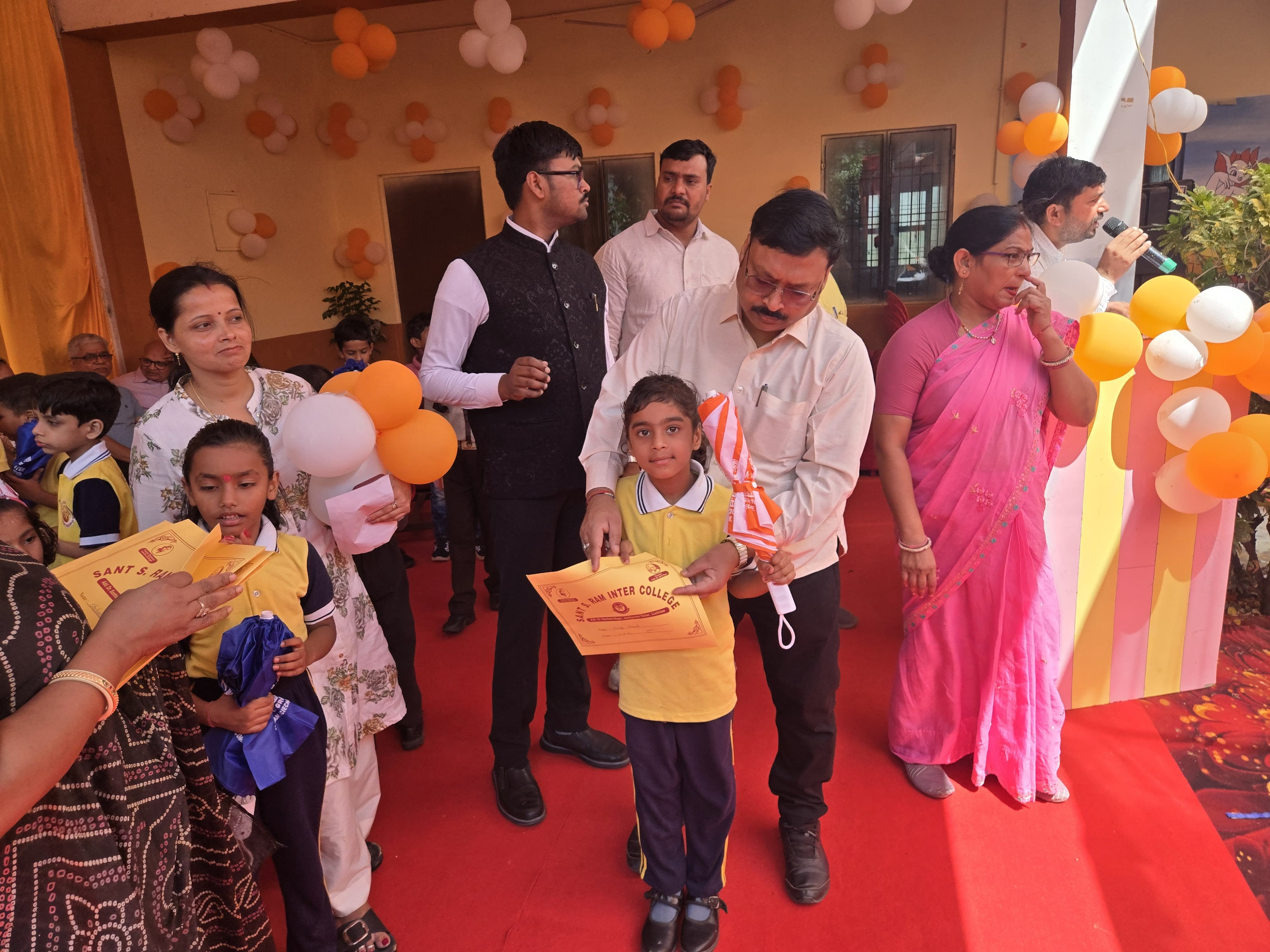 School Education News: संत एस. राम इंटर कॉलेज में परीक्षा परिणाम घोषित; मेधावी बच्चों को मिले मेडल, चिलचिलाती धूप से बचाव के लिए बांटे गए छाते
