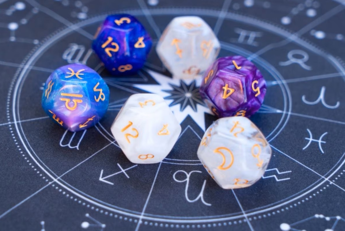 Numerology: मूलांक के अनुसार पहनें ये धातु, चमक उठेगी किस्मत और ग्रहों के दोष होंगे दूर