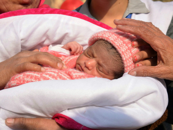 भारत में बाल स्वास्थ्य की गंभीर चुनौती: हर साल 6.4 लाख बच्चों की मौत अब आयुष चिकित्सक बनेंगे 'जीवन रक्षक'