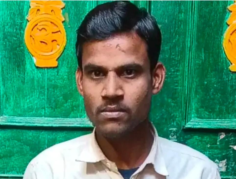 A young man riding a bike died in a collision with a truck, an old man seriously injured