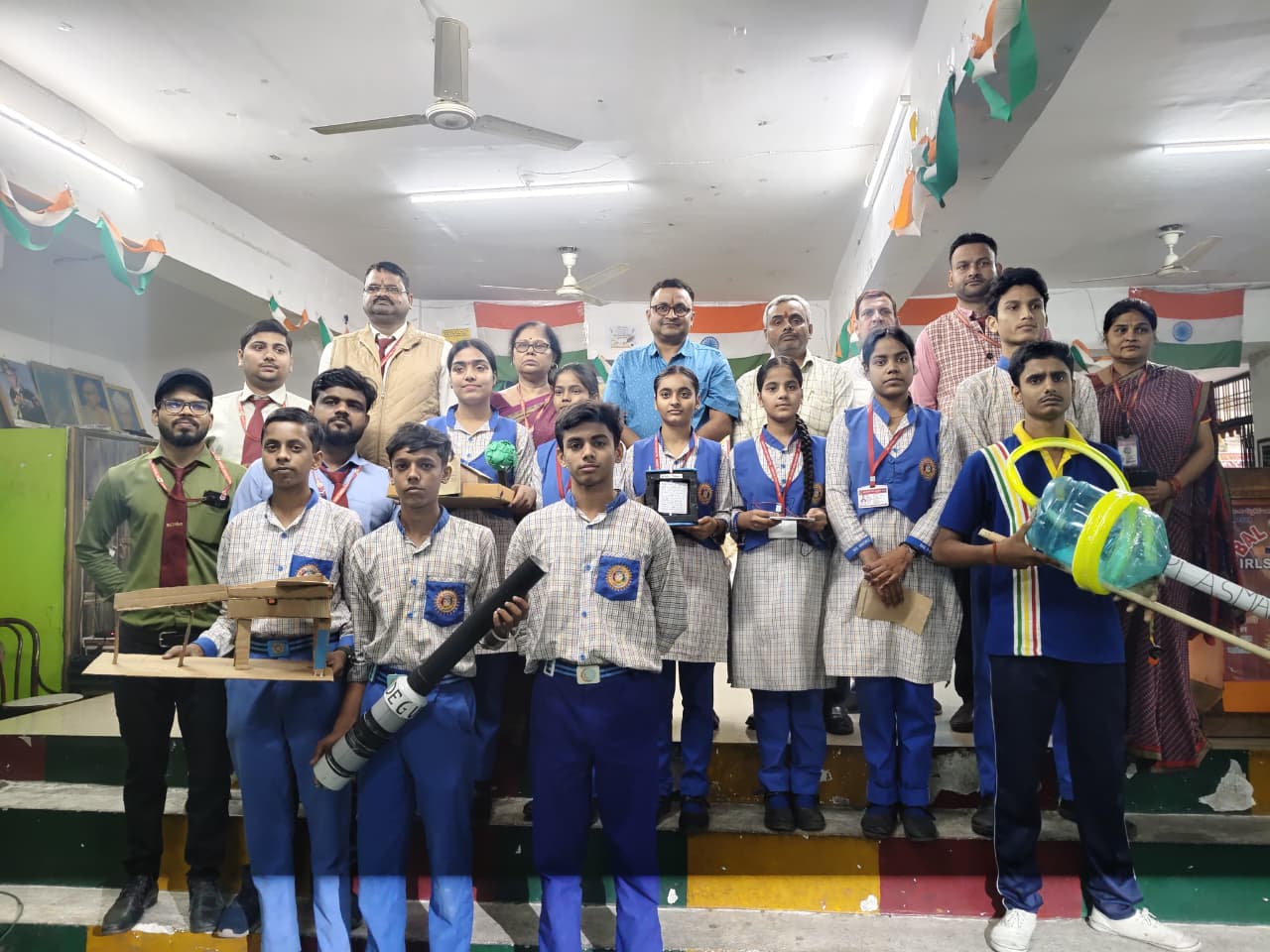 A grand science exhibition was organized at Bal Nikunj Girls Academy, providing direction to innovative inventions.