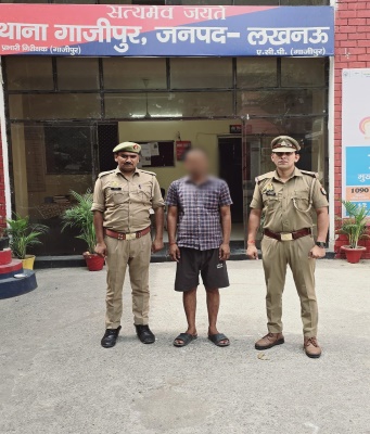 The police team of Ghazipur police station arrested the cunning accused who fraudulently changed the ATM card in the uniform of a security guard and withdrew money from the ATM.